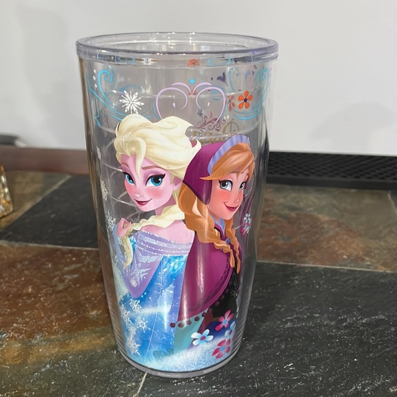 AVAILABILE UNTIL 2-1-25 All 5 Tervis cups with lids - Picture 2 of 6